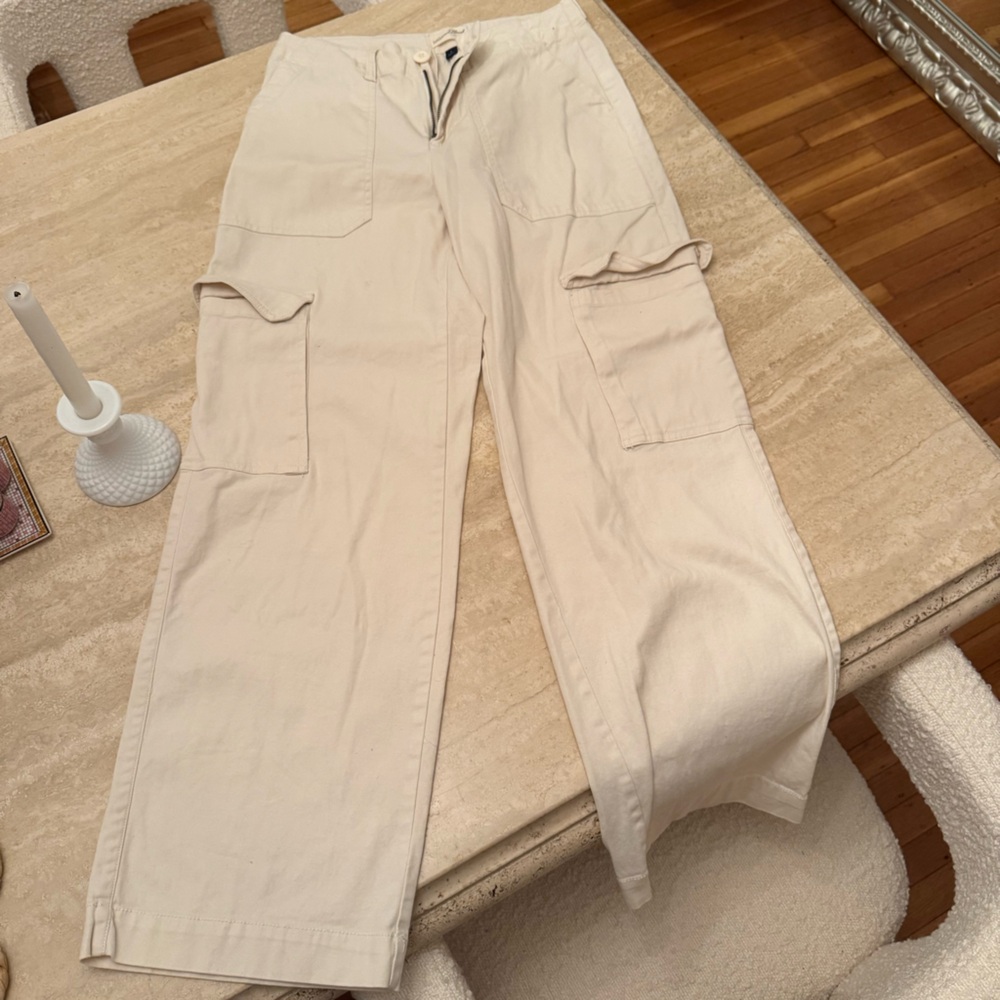 Universal Thread Cream Cargo Pants
